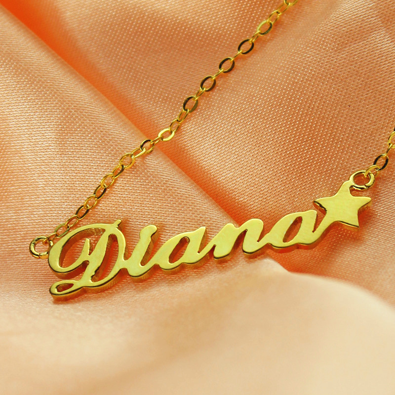 Your Own Name Necklace "Carrie"